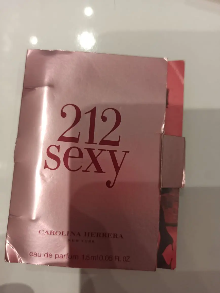 Carolina herrera Échantillan parfum 212 sexy carolina herrera - Parfum et cosmétiques authentiques en vente chez Choupinette para & parfumerie