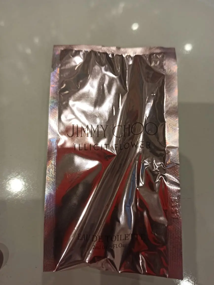 Jimmy choo Échantillan parfum jimmy choo illicit flower - Parfum et cosmétiques authentiques en vente chez Choupinette para & parfumerie