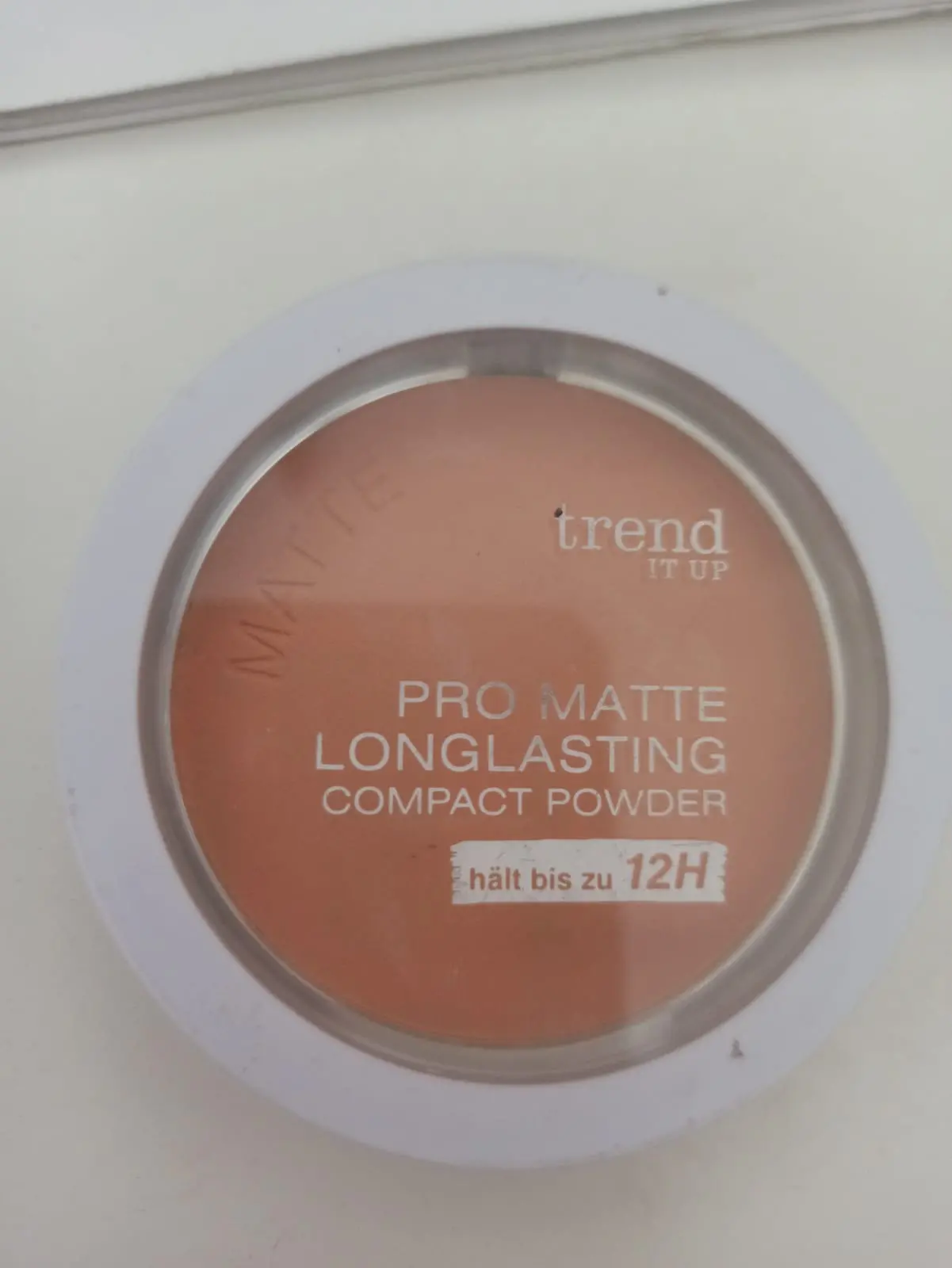 dm Poudre compact dm pro matte longlasting n° 28 - Parfum et cosmétiques authentiques en vente chez Choupinette para & parfumerie