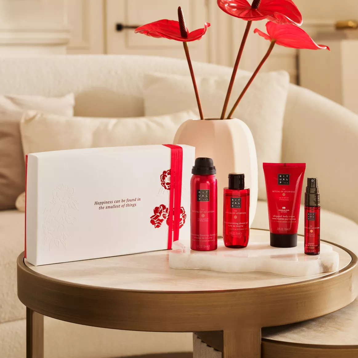 Rituals coffret ritual of ayurveda taille S (mousse de douche 50ml, huile de douche 75ml, spray cheveux&sorps 20ml, crème corporelle 70ml) - Parfum et cosmétiques authentiques en vente chez Choupinette para & parfumerie