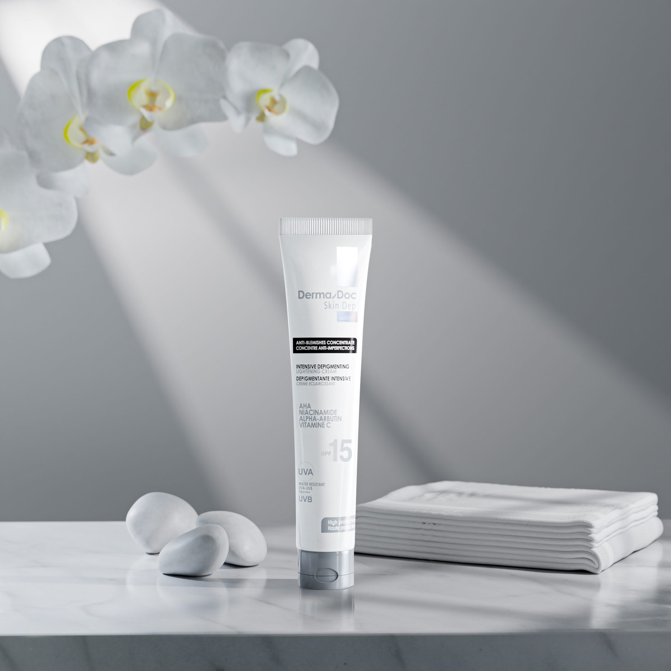 Crème éclaircissante (aha, niacinamide, alpha arbutin et vitamine c) spf15+ derma doc 40ml - Derma doc | Parfumerie & Parafumerie en ligne